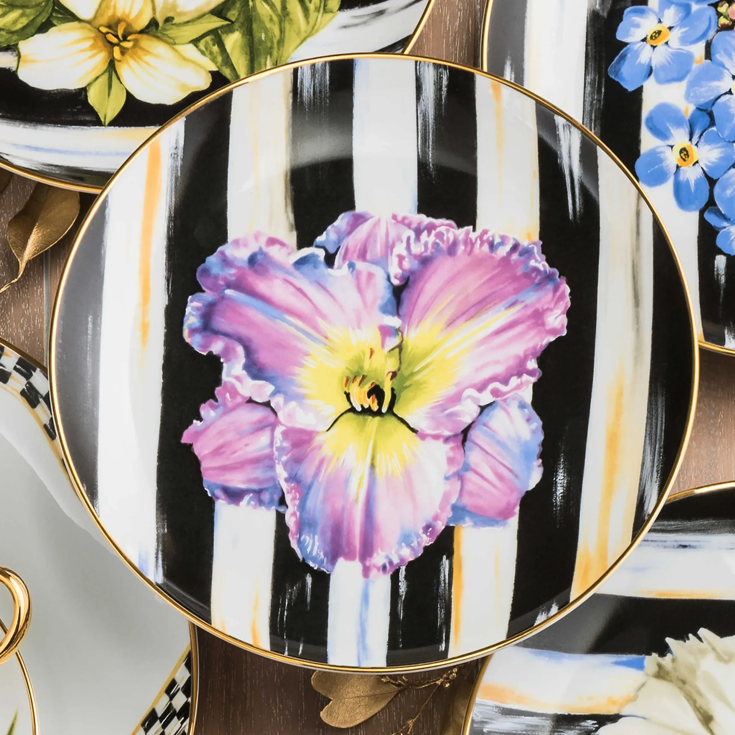 Hot MacKenzie-Childs Thistle & Bee Salad Plate - Iris